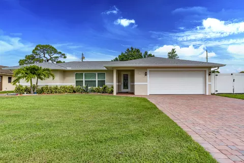 410 SE Verada Ave, Port Saint Lucie, FL 34983