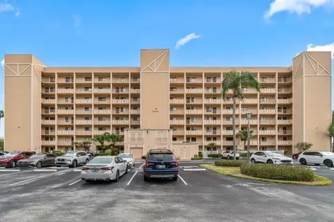 7076 Huntington #206, Delray Beach, FL 33446