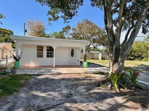 1134 Peak Rd, Lake Worth, FL 33462