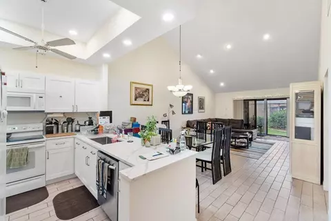 10900 Waterberry Ct, Boca Raton, FL 33498