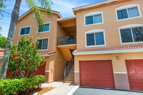 400 Scotia Dr #303, Hypoluxo, FL 33462