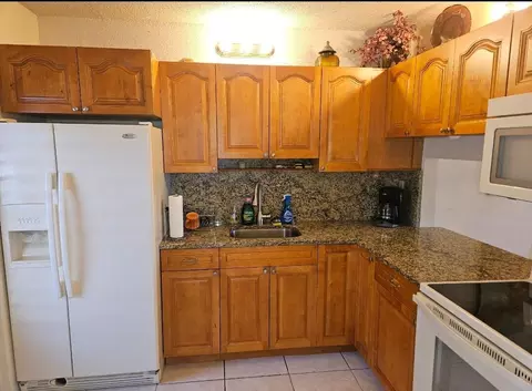 2581 N Garden 202 Dr N #202, Lake Worth, FL 33461