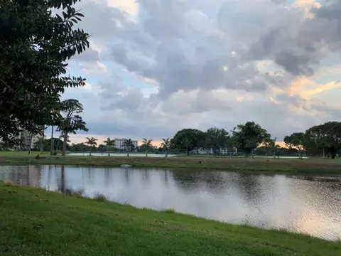 2815 N Course Dr #104, Pompano Beach, FL 33069