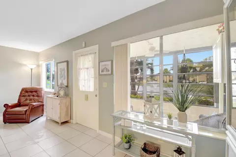 338 Pine Rdg #B-1, Greenacres, FL 33463
