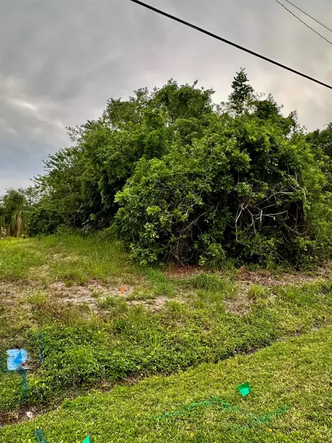 181 SE Whitmore Dr, Port St Lucie, FL 34984