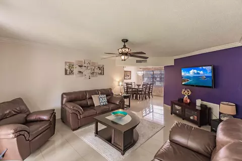 4270 NW 40th St #105, Lauderdale Lakes, FL 33319