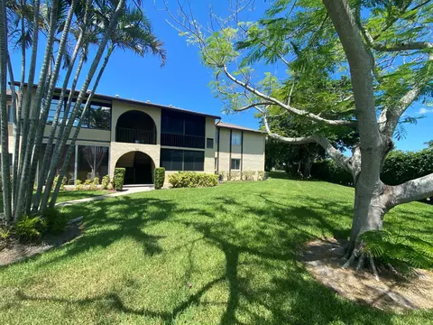 302 Pine Ridge Cir #D-1, Greenacres, FL 33463