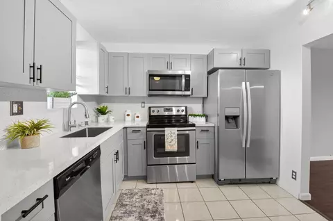 9370 SW 8th St #410, Boca Raton, FL 33428