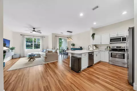 6086 Seminole Gardens Cir, Riviera Beach, FL 33418