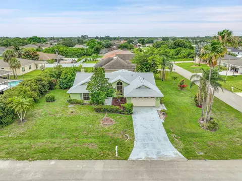 654 SW Kayak Ave, Port Saint Lucie, FL 34953