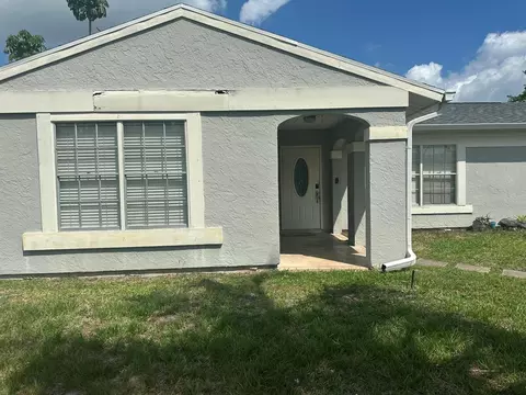 1914 SE Redwing Cir, Port Saint Lucie, FL 34952