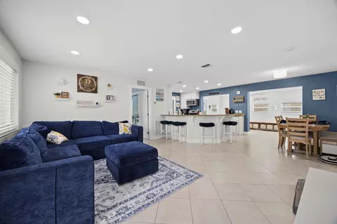 4422 Birdwood St, Palm Beach Gardens, FL 33410