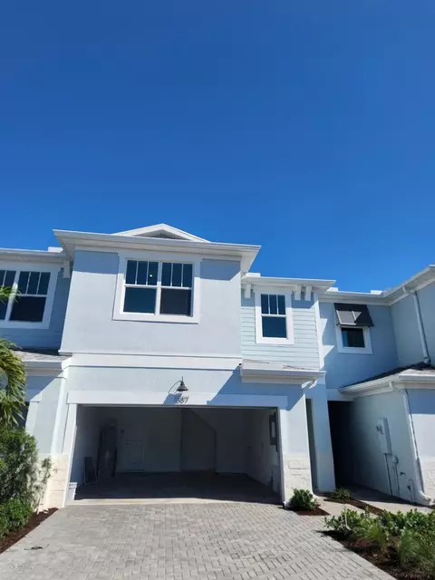 3587 NW Solange Ct, Jensen Beach, FL 34957