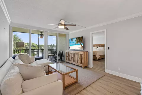22 Royal Palm Way #205, Boca Raton, FL 33432