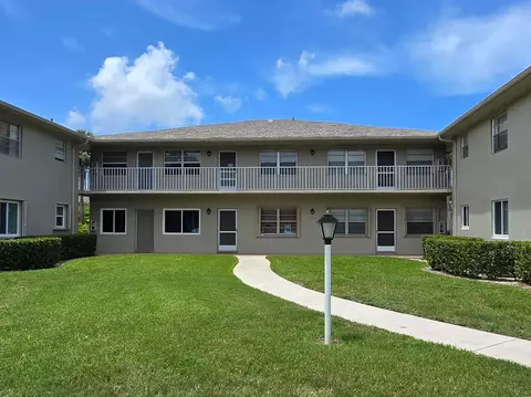 26 Lake Vista Trl #204, Port Saint Lucie, FL 34952
