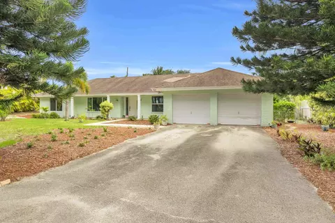 313 Country Club Dr, Tequesta, FL 33469