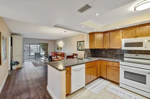2901 NW 46th Ave #101, Lauderdale Lakes, FL 33313