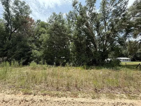 119 Smokey Ave, Interlachen, FL 32148