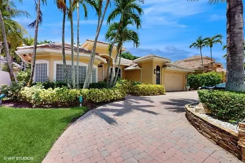 10842 Blue Palm St, Plantation, FL 33324
