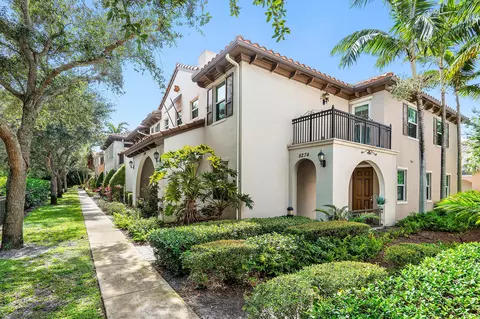 8274 Cascada Isles Dr, Hollywood, FL 33024