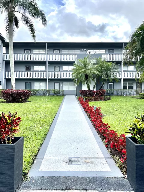 209 Suffolk E #209, Boca Raton, FL 33434