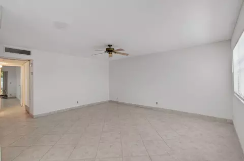 Living - 228 Brittany E, Delray Beach, FL 33446 photo 2 of 4