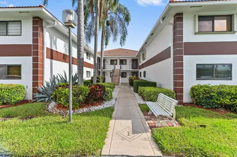 15451 Pembridge Dr #207, Delray Beach, FL 33484