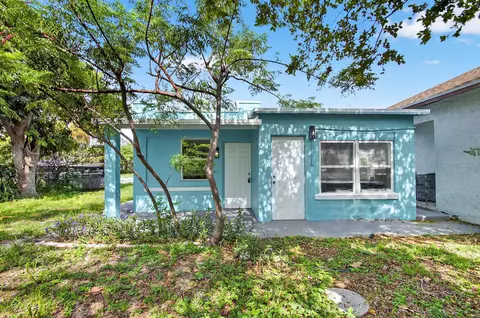 323 S E St, Lake Worth Beach, FL 33460
