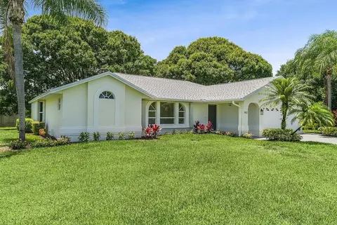 1812 NE Crabtree Ln, Jensen Beach, FL 34957