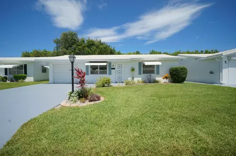 114 SW 8th Pl, Boynton Beach, FL 33426