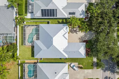 2270 NW Windemere Dr, Jensen Beach, FL 34957