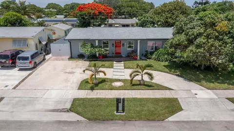 1321 W Mango St, Lantana, FL 33462