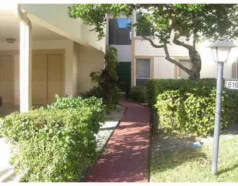 6165 Old Court Rd #223, Boca Raton, FL 33433