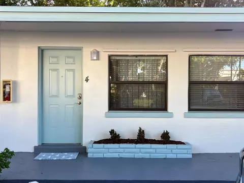 555 Banyan Tree Ln #4, Delray Beach, FL 33483
