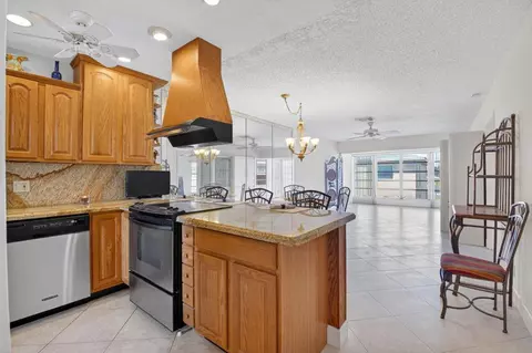 1111 Lemon Tree #204, Delray Beach, FL 33445
