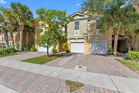 867 Pipers Cay Dr, West Palm Beach, FL 33415