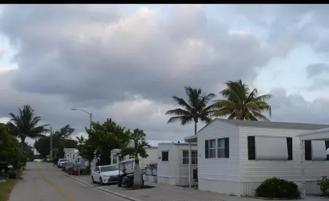 21 Bamboo Dr #CD21, Briny Breezes, FL 33435