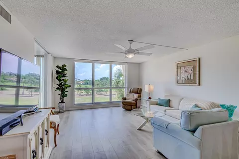 5390 Woodland Lakes Dr #305, Palm Beach Gardens, FL 33418