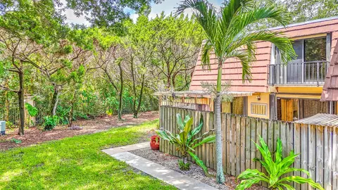 2018 SE 20th Ln, Palm Beach Gardens, FL 33418