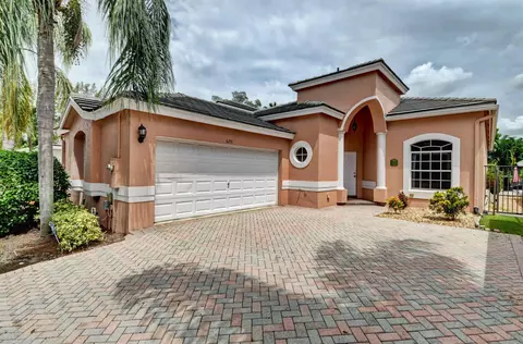 8291 Hampton Wood Dr, Boca Raton, FL 33433