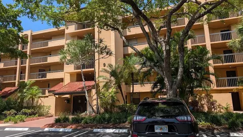 450 Egret Cir, Delray Beach, FL 33444