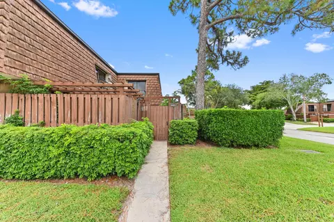 2423 24th Ln, Greenacres, FL 33463