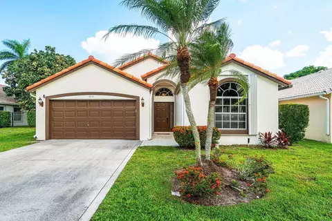 1652 Oak Berry Cir, Wellington, FL 33414