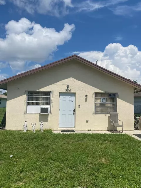 1310 W 24th St, Riviera Beach, FL 33404