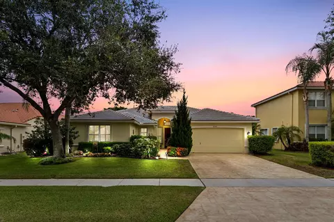 6284 Indian Forest Cir, Lake Worth, FL 33463
