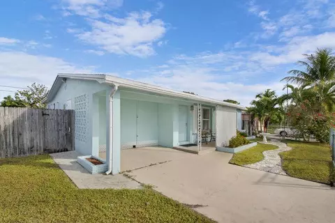 1307 S Flamingo Dr, Lantana, FL 33462