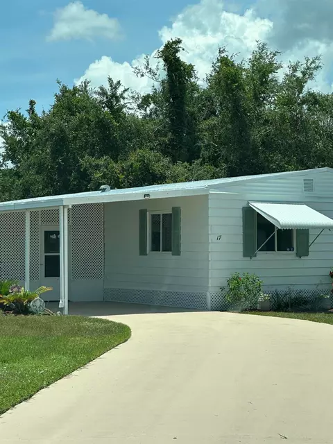 17 Santa Maria Ct, Port Saint Lucie, FL 34952