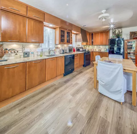 915 Lehto Ln, Lake Worth, FL 33461