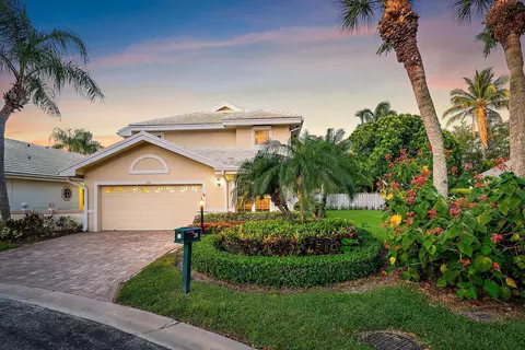 230 Canterbury Dr W, Palm Beach Gardens, FL 33418