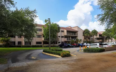 6305 Gage #110A, Miami Lakes, FL 33014